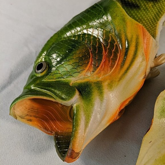 Green Bass Fish Flops Sandals Fishing Flip Flops Men's 42/43 9.5 Summer Gag Gift - Picture 5 of 13